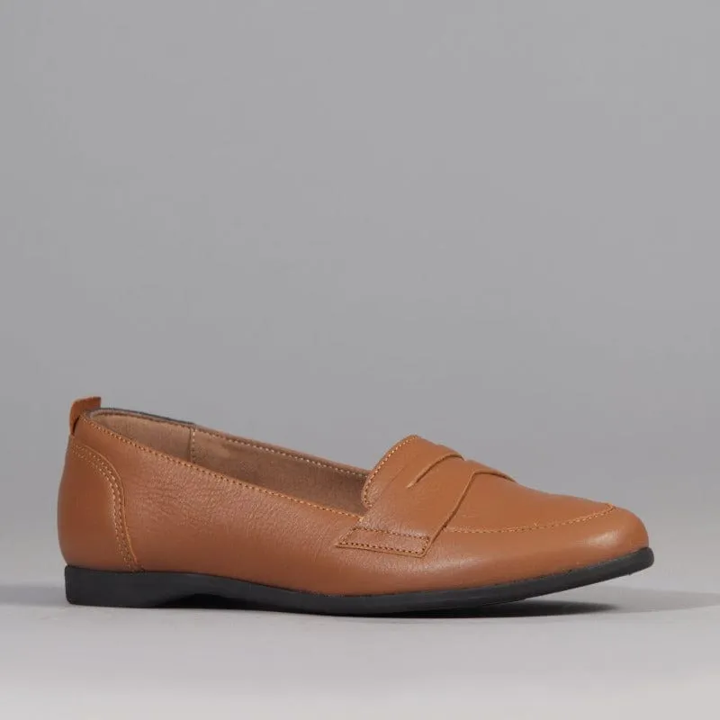 Flat Loafer in Tan - 12644