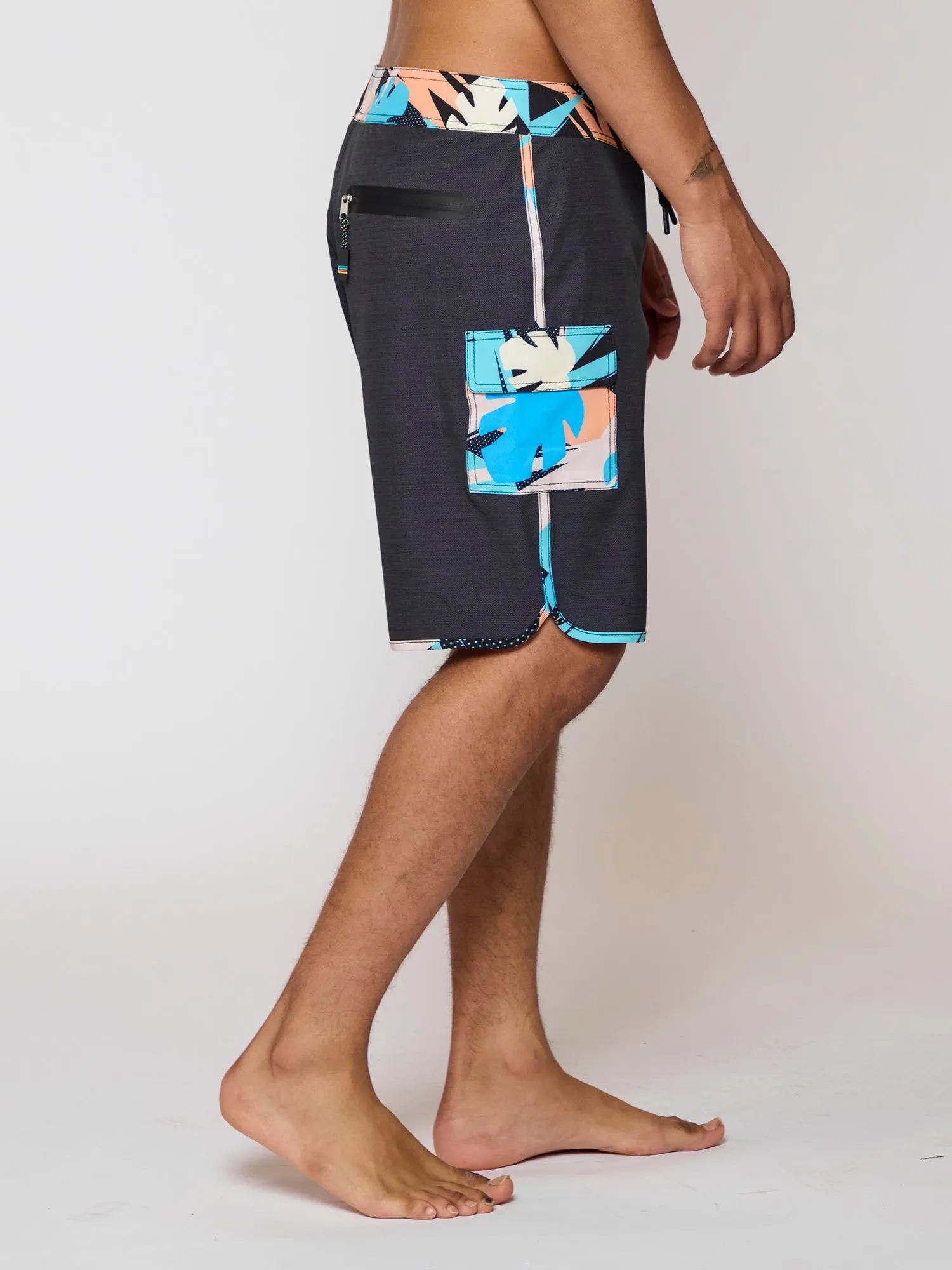 Thrashed Boardshorts in Black